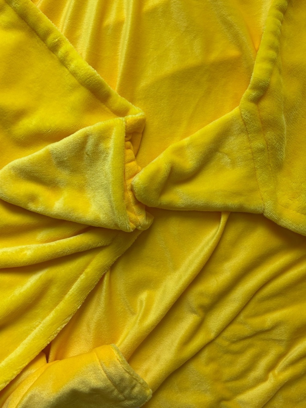 Baby Shark Yellow Hooded Blanket Cape Kids Plush Wrap NWT - Picture 3 of 4